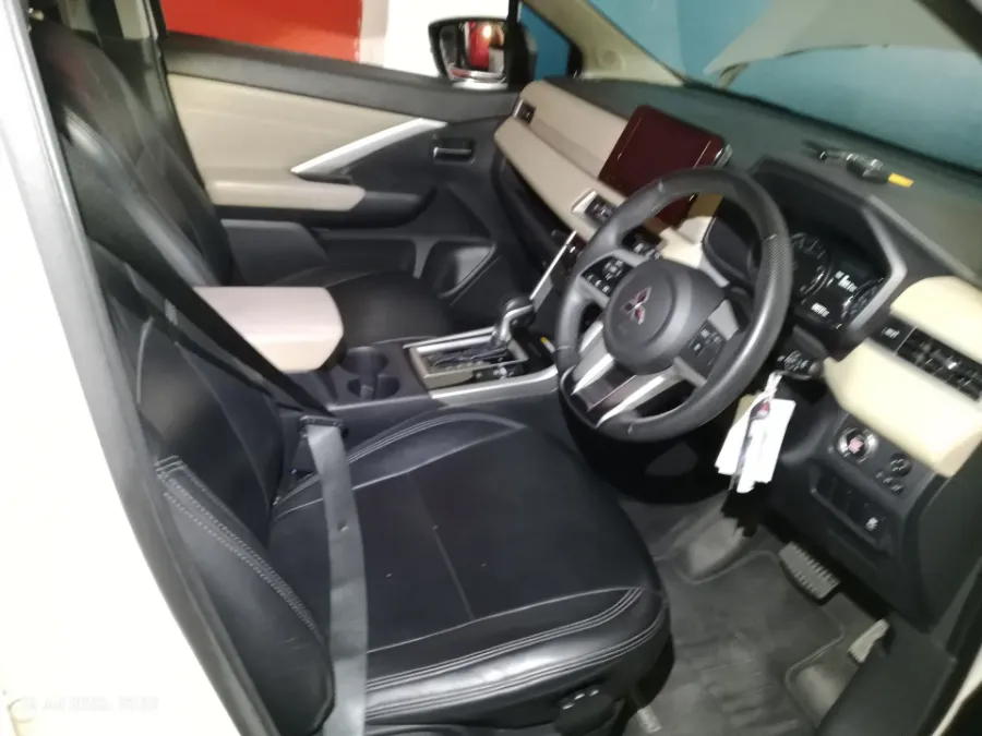 Foto Mobil Bekas Kabin Depan Mitsubishi Xpander 1.5 tahun 2023