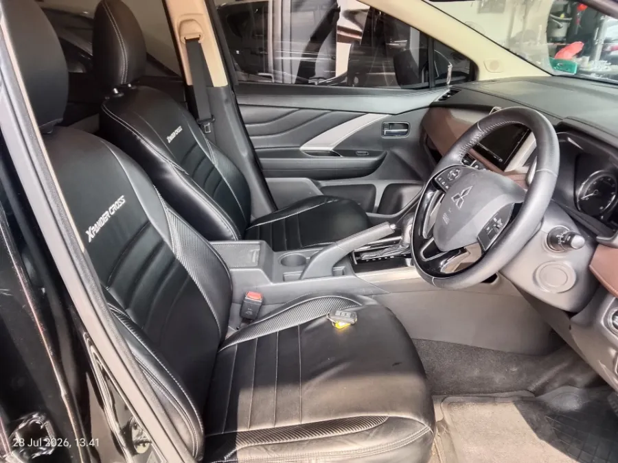 Foto Mobil Bekas Kabin Depan Mitsubishi Xpander 1.5 Cross tahun 2019