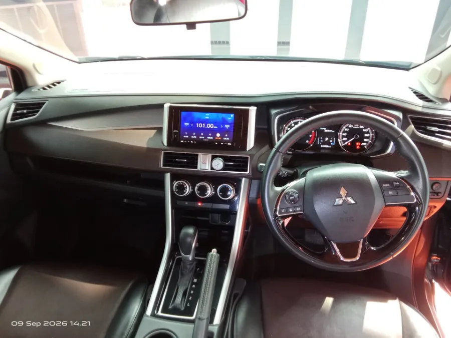 Foto Mobil Bekas Dashboard Mitsubishi Xpander 1.5 Cross tahun 2020