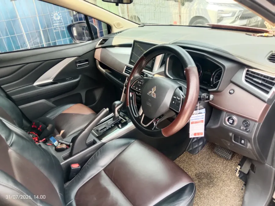 Foto Mobil Bekas Kabin Depan Mitsubishi Xpander 1.5 Cross tahun 2020