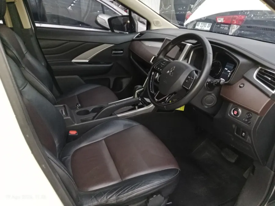 Foto Mobil Bekas Kabin Depan Mitsubishi Xpander 1.5 Cross tahun 2020