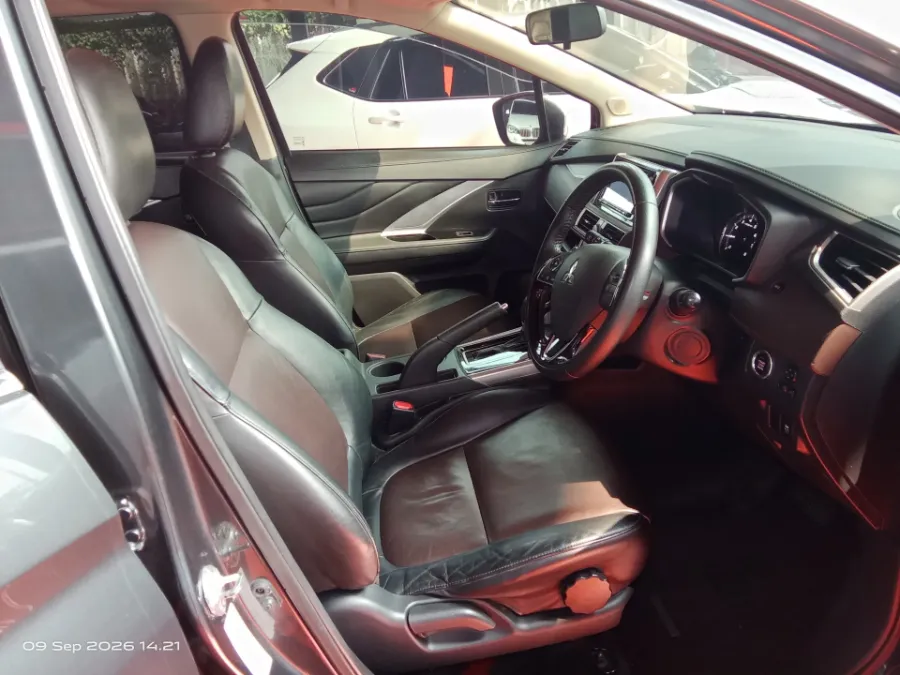 Foto Mobil Bekas Kabin Depan Mitsubishi Xpander 1.5 Cross tahun 2020