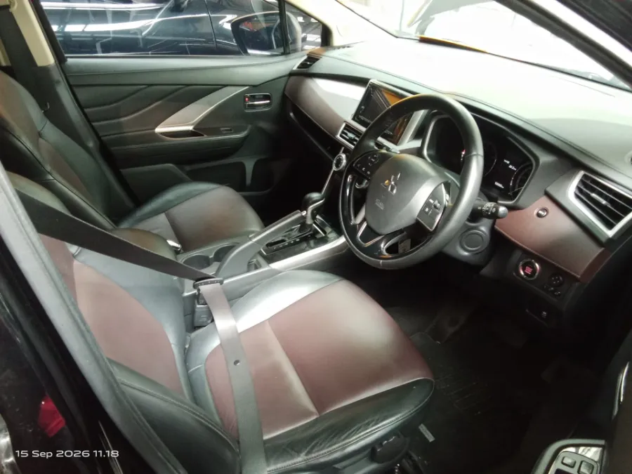 Foto Mobil Bekas Kabin Depan Mitsubishi Xpander 1.5 Cross tahun 2020