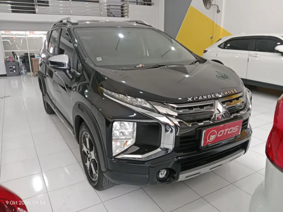 Foto Mobil Bekas Kanan Depan Mitsubishi Xpander 1.5 Cross tahun 2020