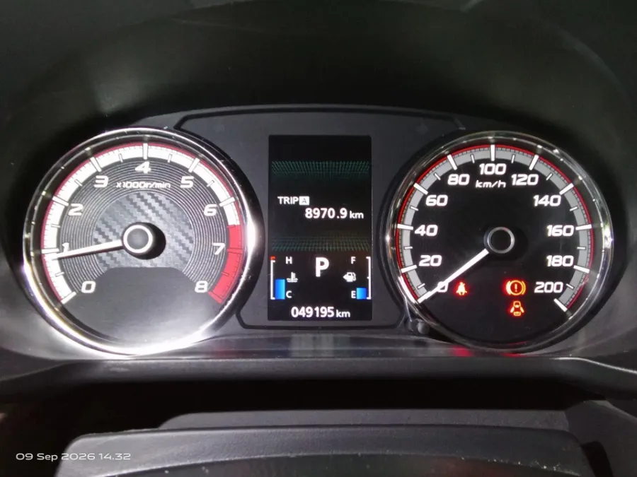 Foto Mobil Bekas Odometer Mitsubishi Xpander 1.5 Cross tahun 2020