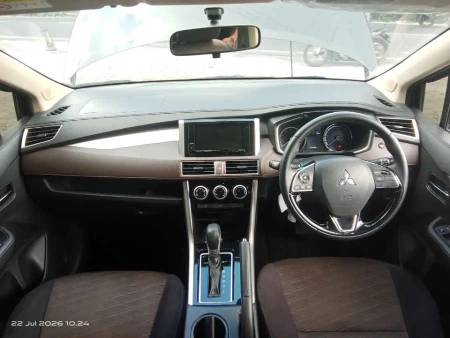 Foto Mobil Bekas Dashboard Mitsubishi Xpander 1.5 Cross tahun 2021