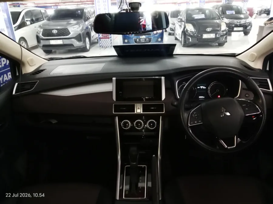 Foto Mobil Bekas Dashboard Mitsubishi Xpander 1.5 Cross tahun 2021