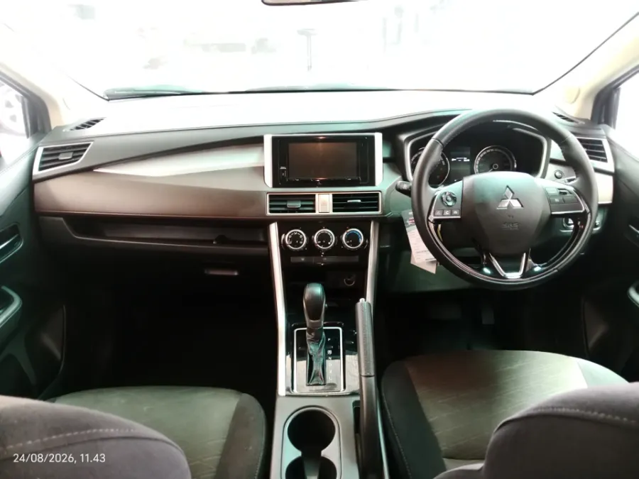 Foto Mobil Bekas Dashboard Mitsubishi Xpander 1.5 Cross tahun 2021