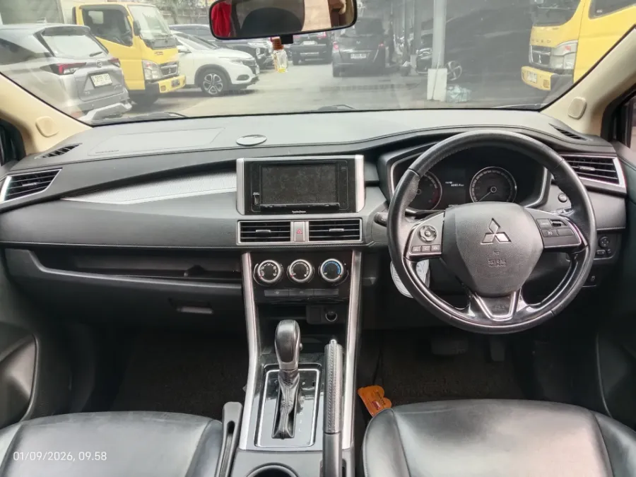 Foto Mobil Bekas Dashboard Mitsubishi Xpander 1.5 Cross tahun 2021