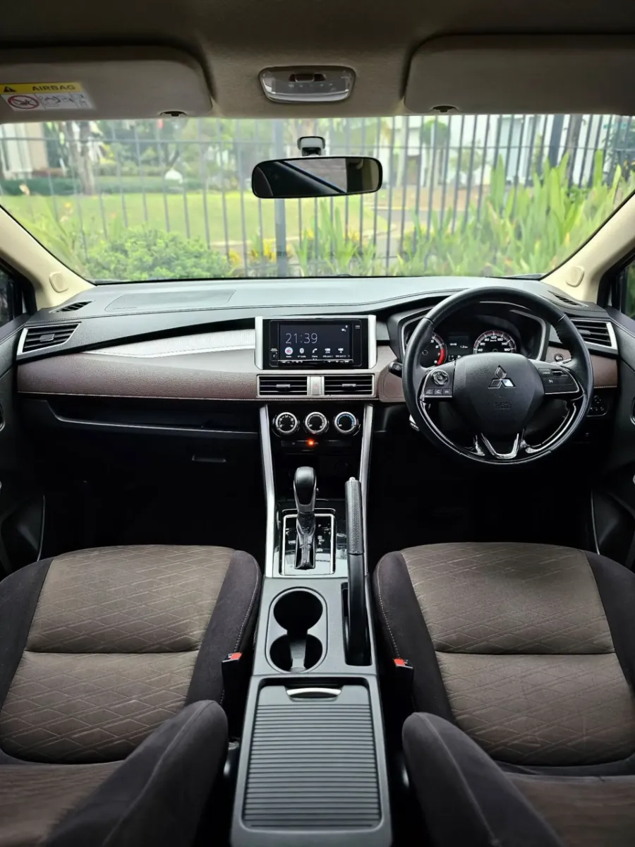 Foto Mobil Bekas Dashboard Mitsubishi Xpander 1.5 Cross tahun 2021