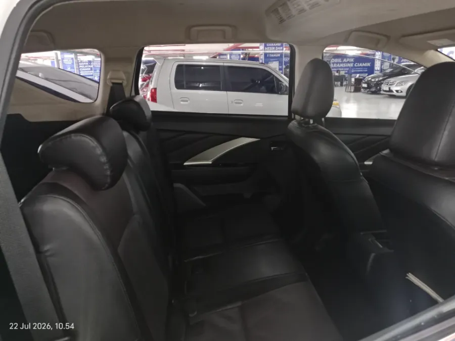 Foto Mobil Bekas Kabin Belakang Mitsubishi Xpander 1.5 Cross tahun 2021