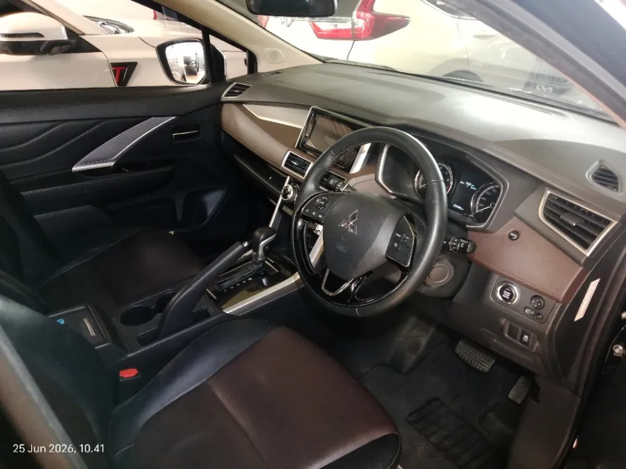 Foto Mobil Bekas Kabin Depan Mitsubishi Xpander 1.5 Cross tahun 2021