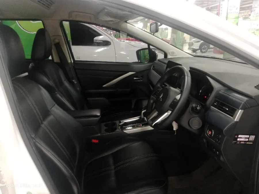 Foto Mobil Bekas Kabin Depan Mitsubishi Xpander 1.5 Cross tahun 2021