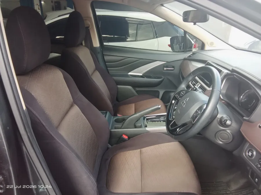 Foto Mobil Bekas Kabin Depan Mitsubishi Xpander 1.5 Cross tahun 2021