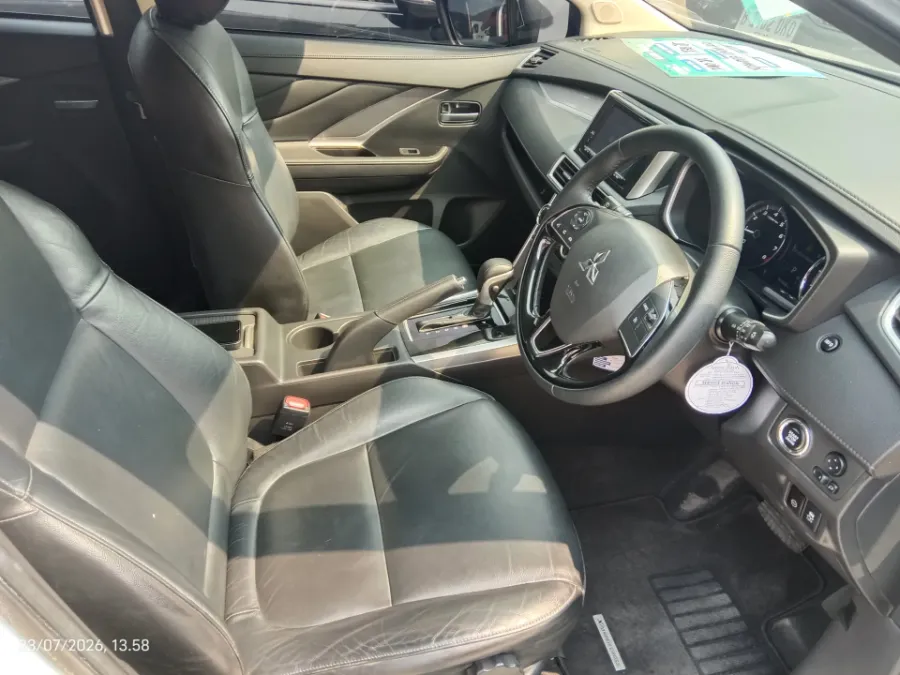 Foto Mobil Bekas Kabin Depan Mitsubishi Xpander 1.5 Cross tahun 2021