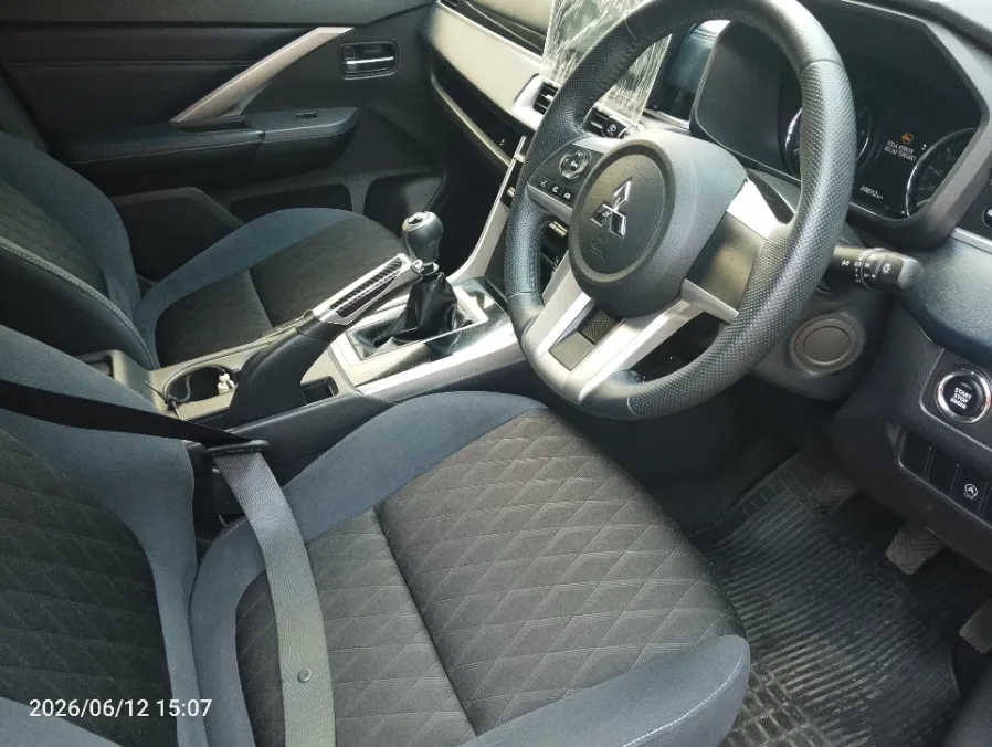 Foto Mobil Bekas Kabin Depan Mitsubishi Xpander 1.5 Cross tahun 2021