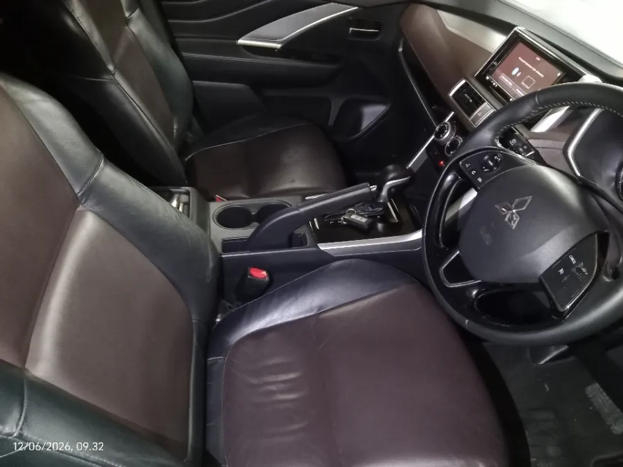 Foto Mobil Bekas Kabin Depan Mitsubishi Xpander 1.5 Cross tahun 2021