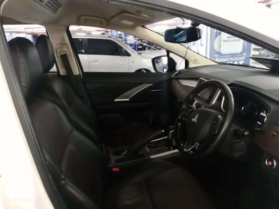 Foto Mobil Bekas Kabin Depan Mitsubishi Xpander 1.5 Cross tahun 2021