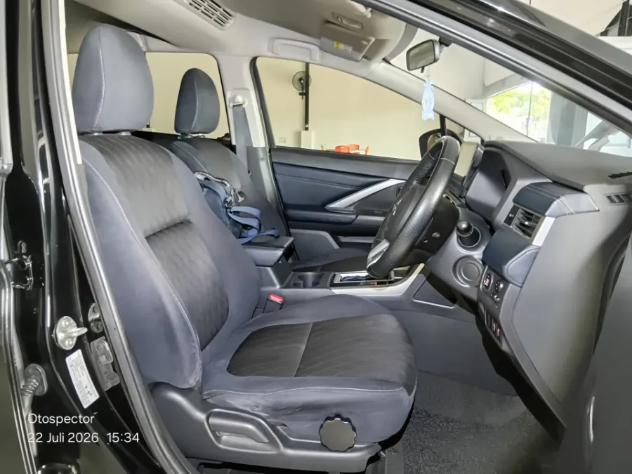 Foto Mobil Bekas Kabin Depan Mitsubishi Xpander 1.5 Cross tahun 2021