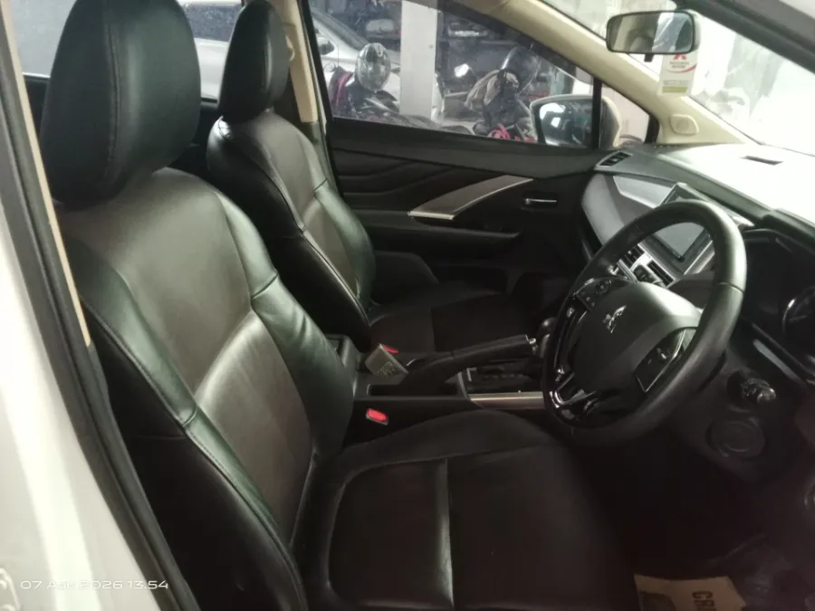 Foto Mobil Bekas Kabin Depan Mitsubishi Xpander 1.5 Cross tahun 2021