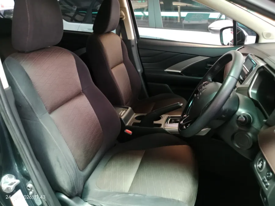 Foto Mobil Bekas Kabin Depan Mitsubishi Xpander 1.5 Cross tahun 2021