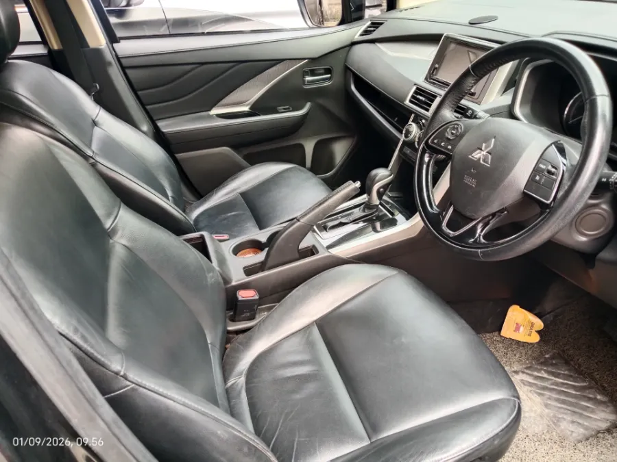 Foto Mobil Bekas Kabin Depan Mitsubishi Xpander 1.5 Cross tahun 2021