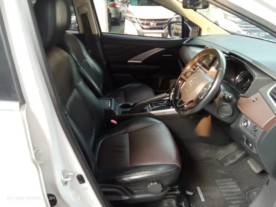Foto Mobil Bekas Kabin Depan Mitsubishi Xpander 1.5 Cross tahun 2021