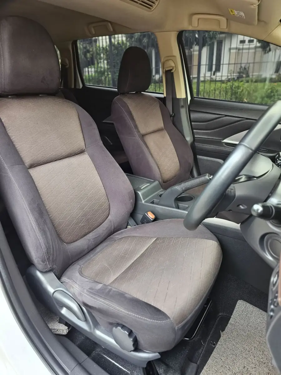 Foto Mobil Bekas Kabin Depan Mitsubishi Xpander 1.5 Cross tahun 2021