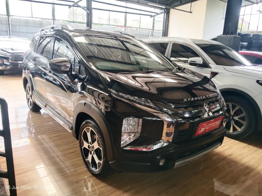 Foto Mobil Bekas Kanan Depan Mitsubishi Xpander 1.5 Cross tahun 2021