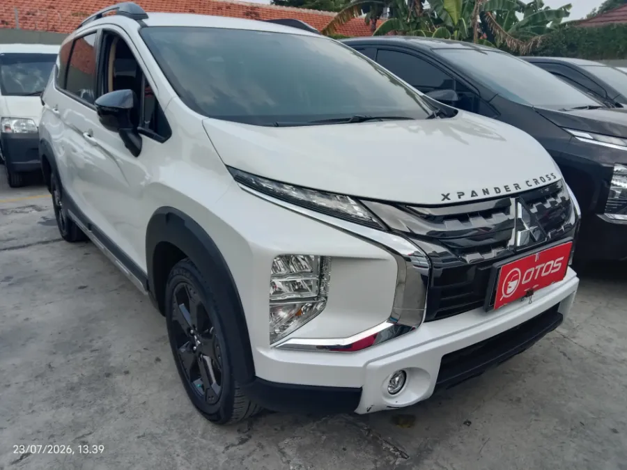 Foto Mobil Bekas Kanan Depan Mitsubishi Xpander 1.5 Cross tahun 2021