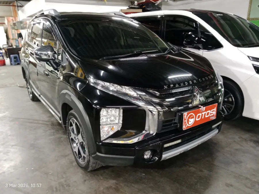 Foto Mobil Bekas Kanan Depan Mitsubishi Xpander 1.5 Cross tahun 2021