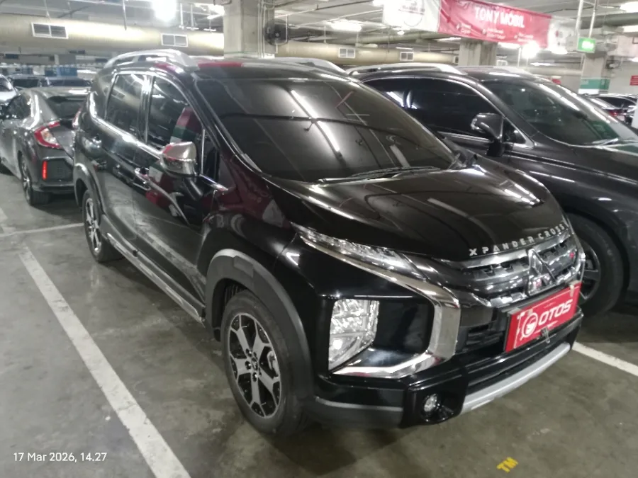 Foto Mobil Bekas Kanan Depan Mitsubishi Xpander 1.5 Cross tahun 2021