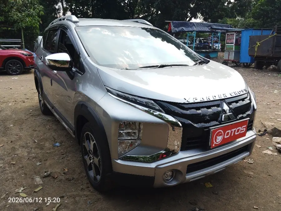 Foto Mobil Bekas Kanan Depan Mitsubishi Xpander 1.5 Cross tahun 2021