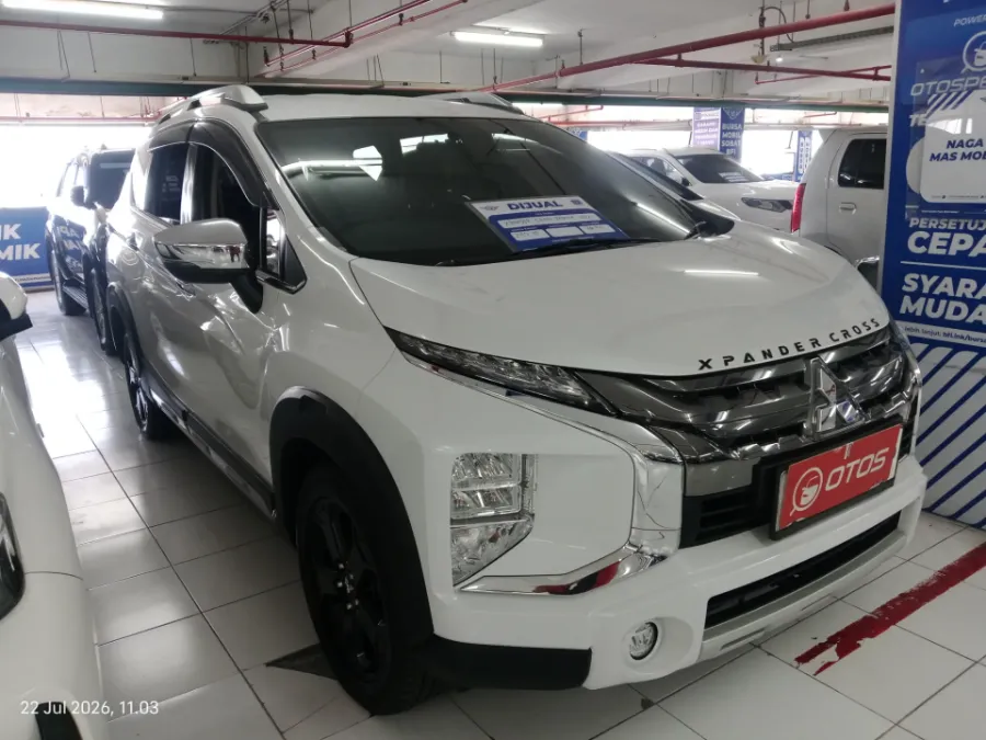 Foto Mobil Bekas Kanan Depan Mitsubishi Xpander 1.5 Cross tahun 2021
