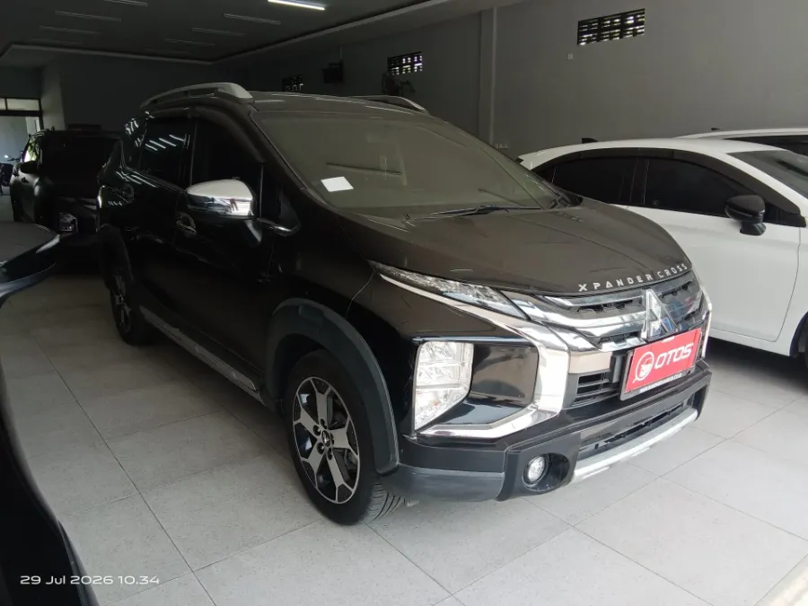 Foto Mobil Bekas Kanan Depan Mitsubishi Xpander 1.5 Cross tahun 2021