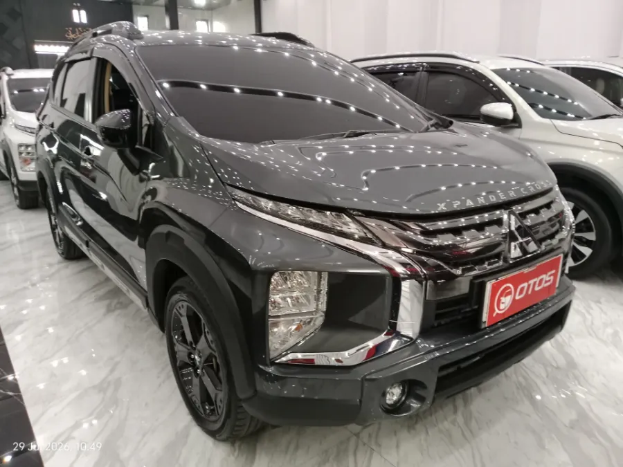 Foto Mobil Bekas Kanan Depan Mitsubishi Xpander 1.5 Cross tahun 2021