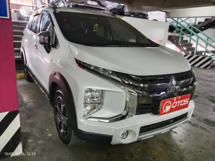Foto Mobil Bekas Kanan Depan Mitsubishi Xpander 1.5 Cross tahun 2021