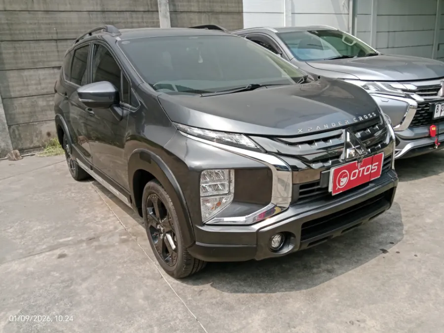 Foto Mobil Bekas Kanan Depan Mitsubishi Xpander 1.5 Cross tahun 2021