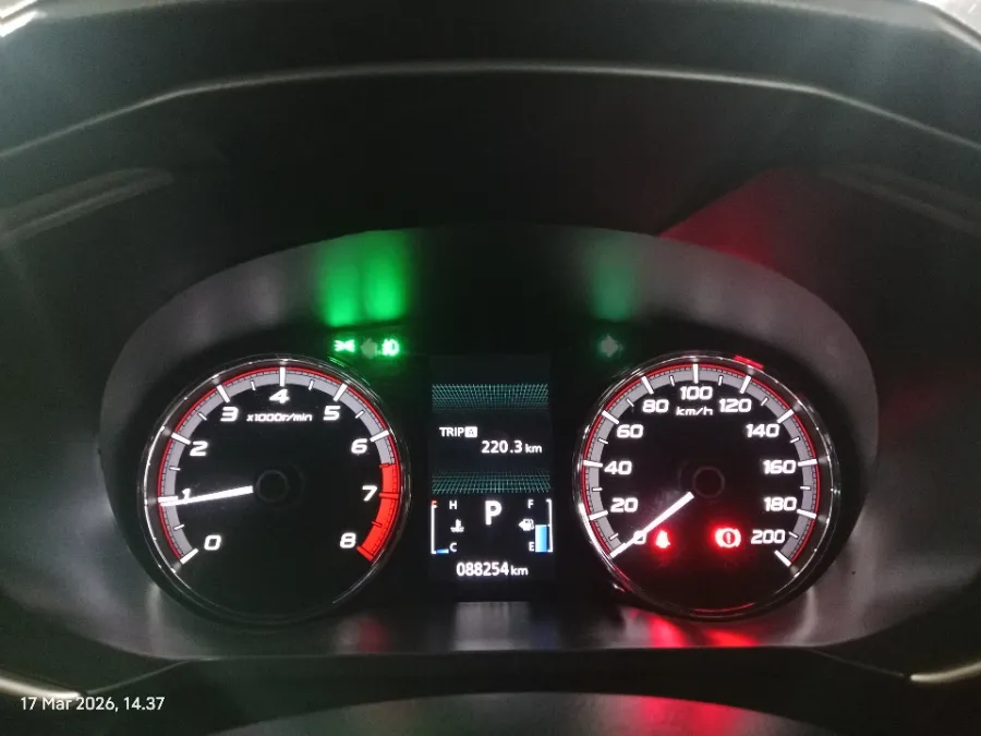 Foto Mobil Bekas Odometer Mitsubishi Xpander 1.5 Cross tahun 2021