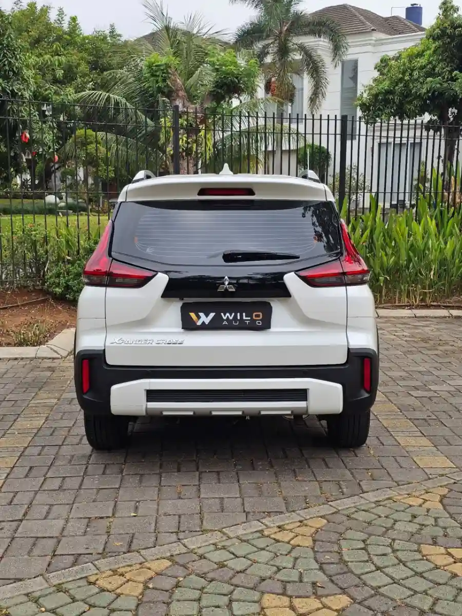Foto Mobil Bekas Tampak Belakang Mitsubishi Xpander 1.5 Cross tahun 2021