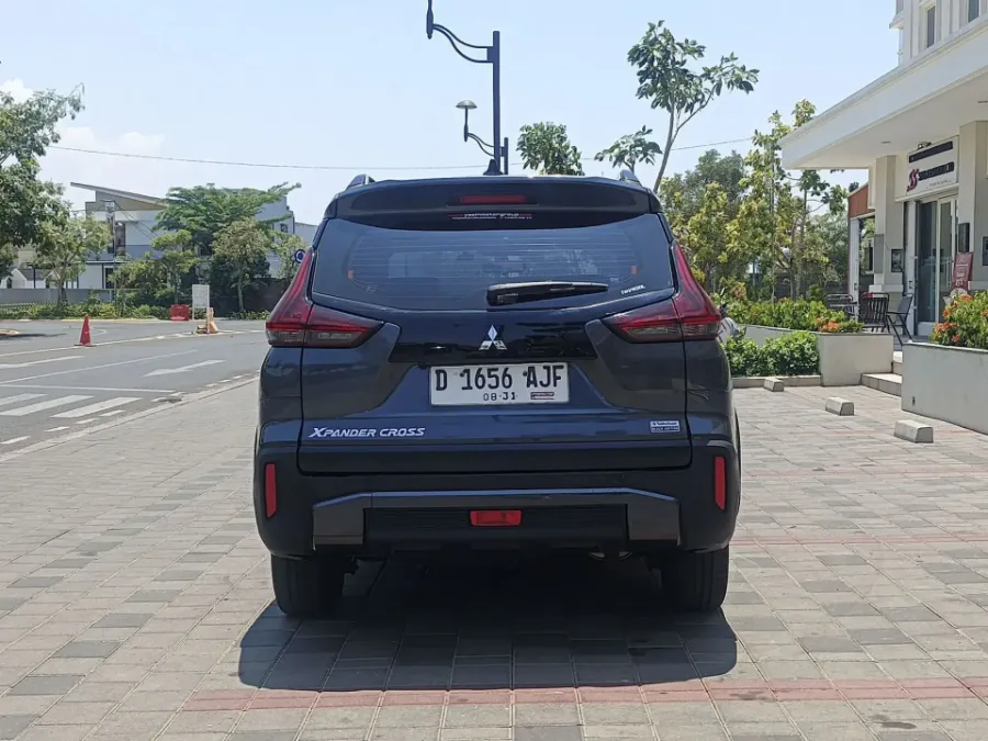 Foto Mobil Bekas Tampak Belakang Mitsubishi Xpander 1.5 Cross tahun 2021