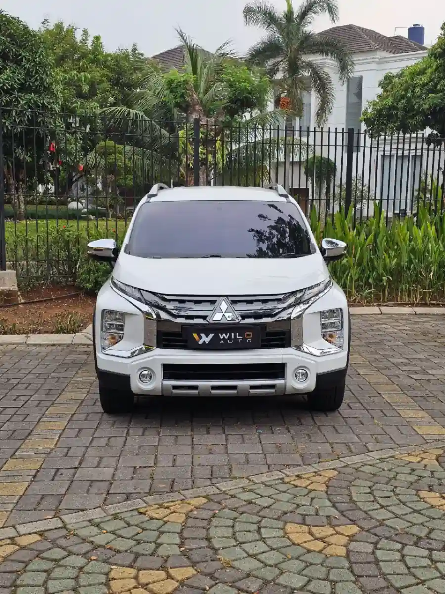 Foto Mobil Bekas Tampak Depan Mitsubishi Xpander 1.5 Cross tahun 2021