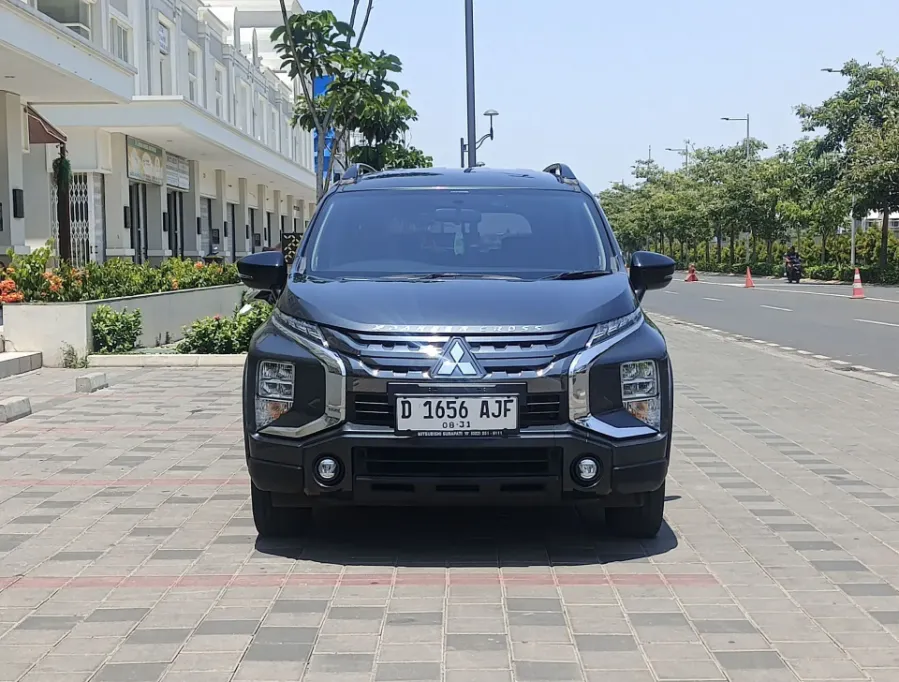 Foto Mobil Bekas Tampak Depan Mitsubishi Xpander 1.5 Cross tahun 2021