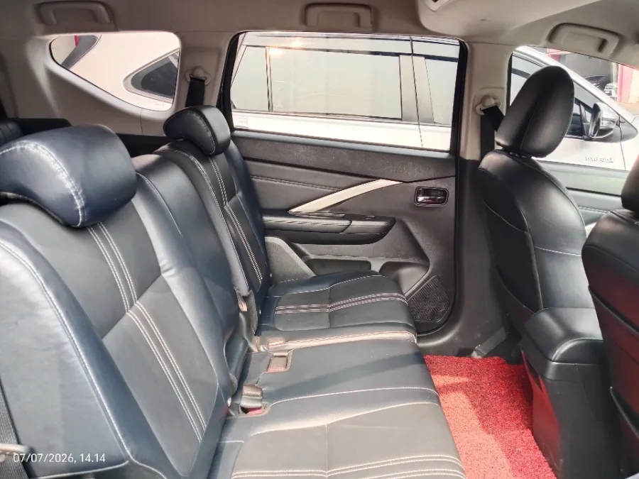 Foto Mobil Bekas Kabin Belakang Mitsubishi Xpander 1.5 Cross tahun 2022