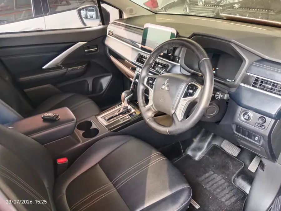 Foto Mobil Bekas Kabin Depan Mitsubishi Xpander 1.5 Cross tahun 2022