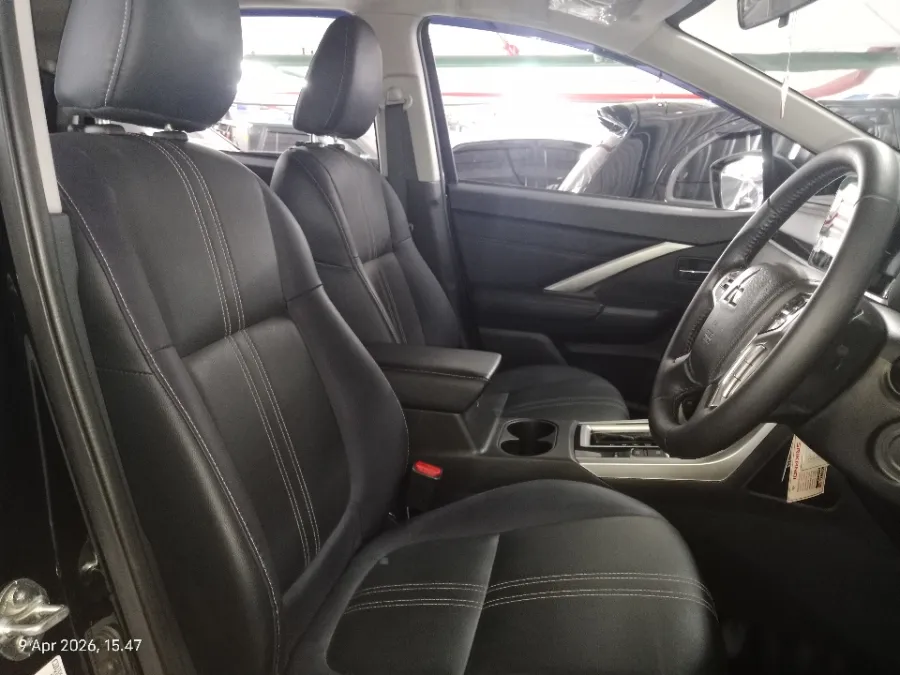 Foto Mobil Bekas Kabin Depan Mitsubishi Xpander 1.5 Cross tahun 2022