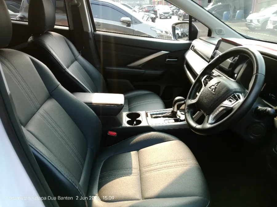 Foto Mobil Bekas Kabin Depan Mitsubishi Xpander 1.5 Cross tahun 2022