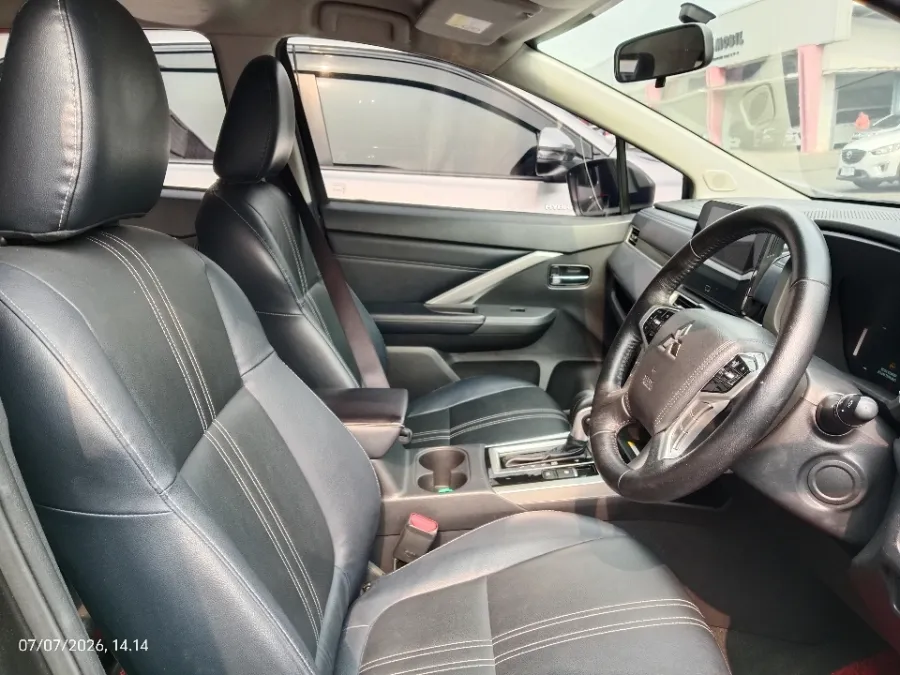 Foto Mobil Bekas Kabin Depan Mitsubishi Xpander 1.5 Cross tahun 2022