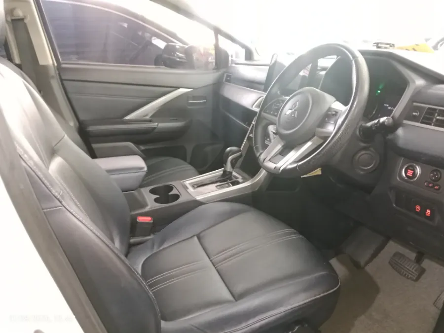 Foto Mobil Bekas Kabin Depan Mitsubishi Xpander 1.5 Cross tahun 2022