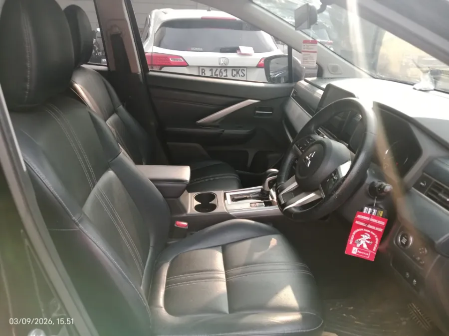 Foto Mobil Bekas Kabin Depan Mitsubishi Xpander 1.5 Cross tahun 2022